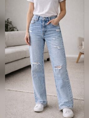 Levi's 501 Distressed Straight Leg Jeans Light Wash Mid Rise Vintage Size 25 26